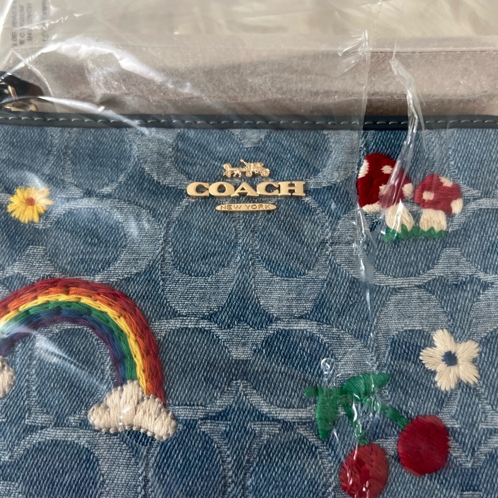 Coach denim embroidered wristlet - Picture 4 of 6